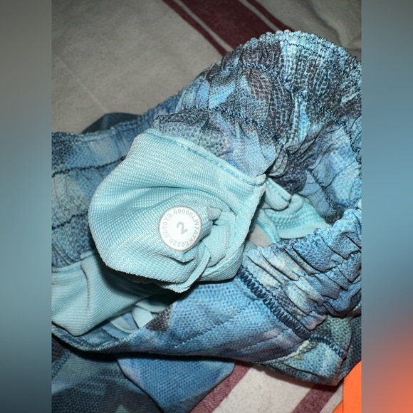 Lululemon Hotty Hot Shorts - Picture 6 of 6